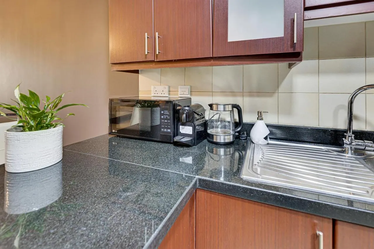 Apartamento Entire Serviced Studio Jbr Sea View Balcony Dubai Emirados Árabes Unidos