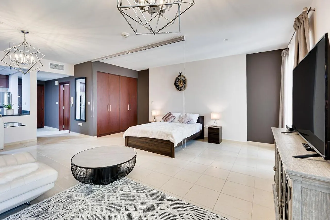 Entire Serviced Studio Jbr Sea View Balcony Dubai Apartamento