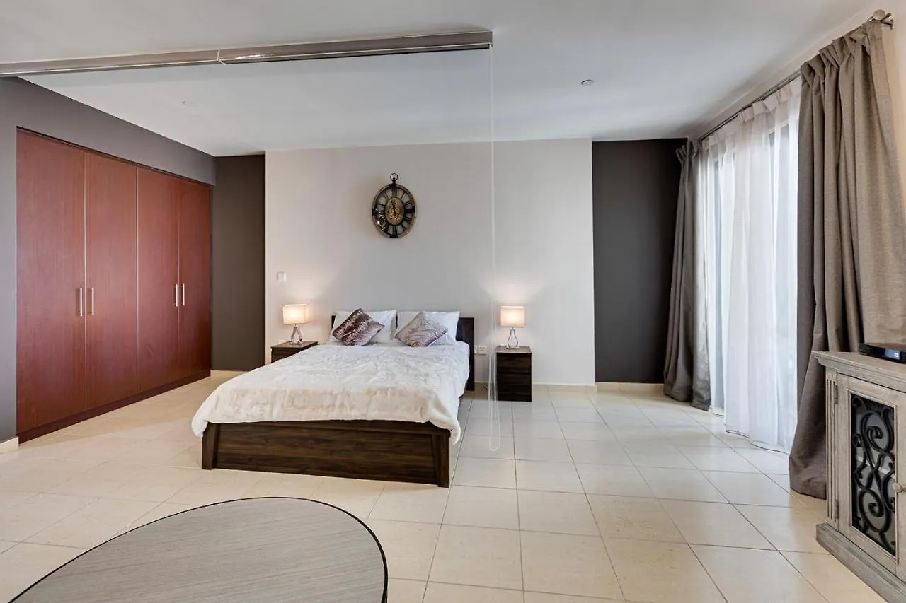 Entire Serviced Studio Jbr Sea View Balcony Dubai